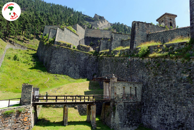 fenis castle