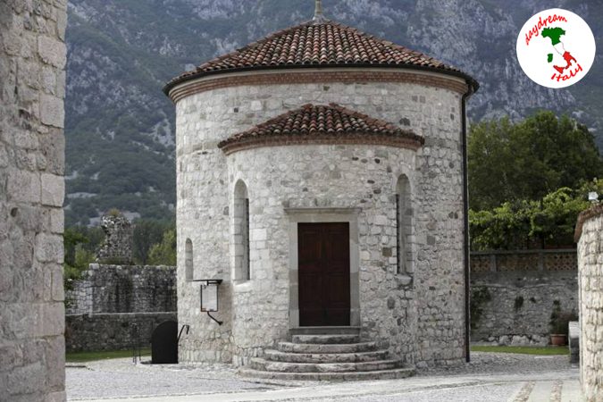 baptistery-venzone-cathedral-church