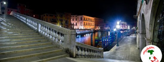 venice-rialto-bridge-stairs-at